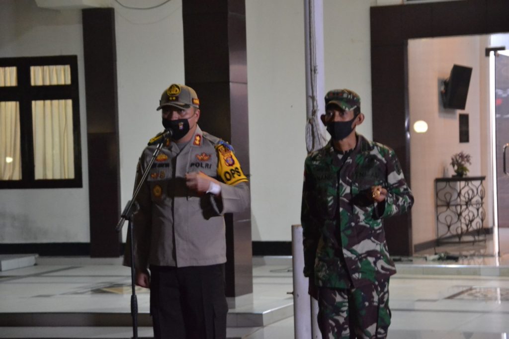 Jaga Kondusifitas Kamtibmas, Polres Kutai Barat Gelar Apel Pengamanan Malam Takbir Hari Raya Idul Adha 7 13