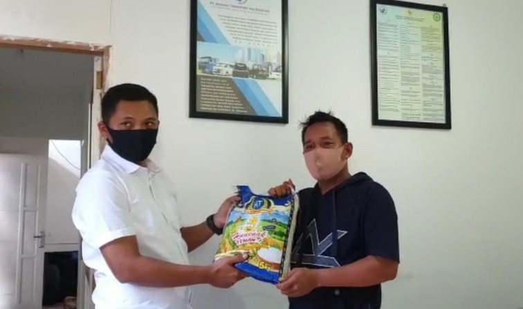 Terdampak Covid-19, Sopir Bus Antar Kota Terima Bantuan Sembako dari Polresta Balikpapan 9 1