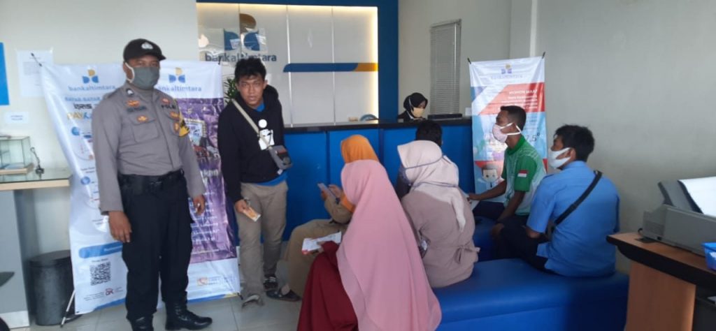Beri Rasa Aman, Polsek Sepaku Laksanakan Patroli Obvit dan Sosialisasikan Protokol Kesehatan IMG 20200713 WA0092 1280x592 1