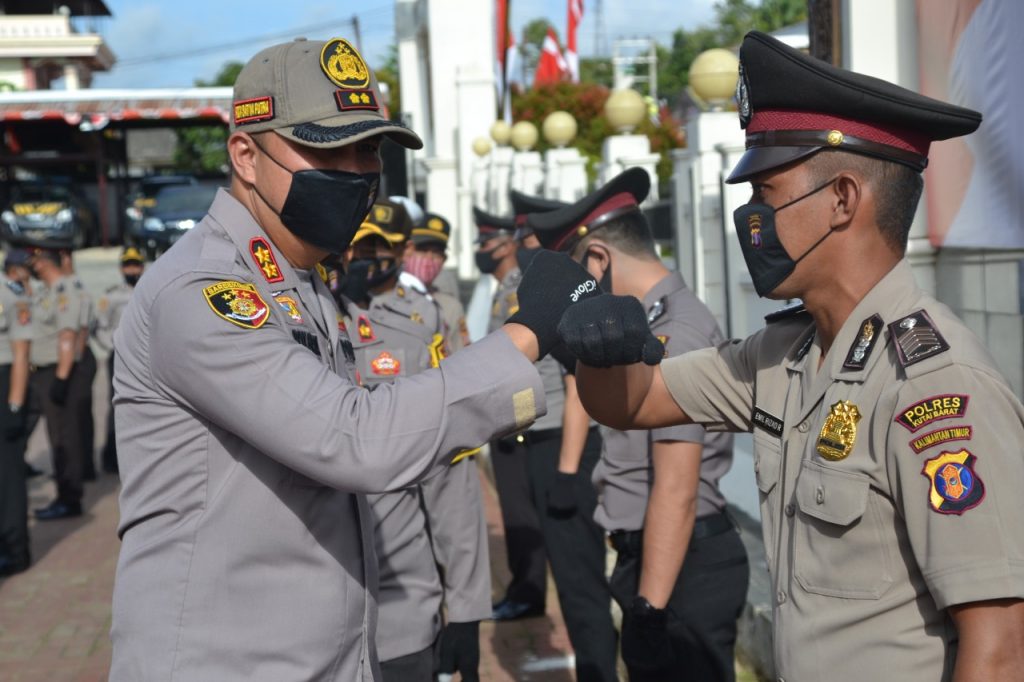 Kapolres Kubar Pimpin Upacara Kenaikan Pangkat Personel Polri WhatsApp Image 2020 07 02 at 09.54.42