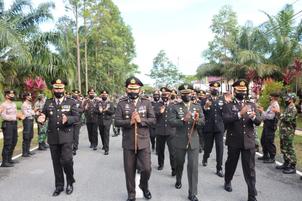 Hari Bhayangkara ke-74, Kapolres Dapat Kejutan dari Dandim 0913 Penajam WhatsApp Image 2020 07 02 at 11.03.13