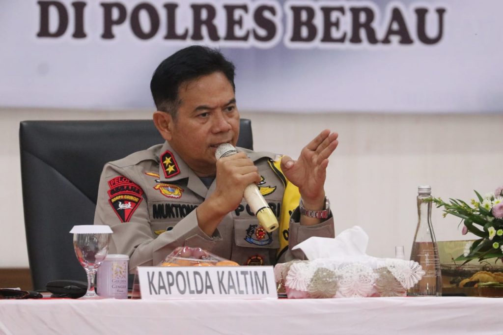 Beri Arahan Kepada Personel Polres Berau, Kapolda Kaltim : Mari Berikan Yang Terbaik Untuk Masyarakat WhatsApp Image 2020 07 07 at 18.45.22