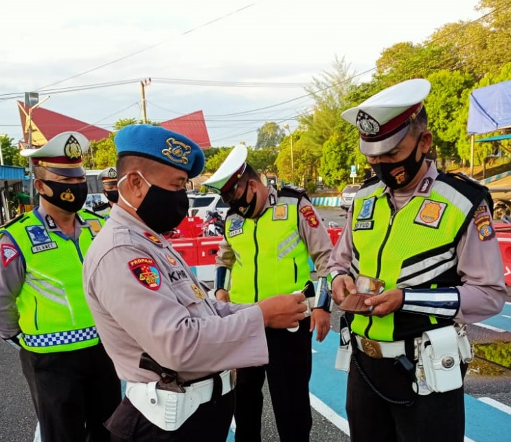 Gelar Gaktibplin, Sie Propam Polres Bontang Cek Sikap Tampang dan Kelengkapan Surat Personil WhatsApp Image 2020 07 16 at 9.35.45 AM