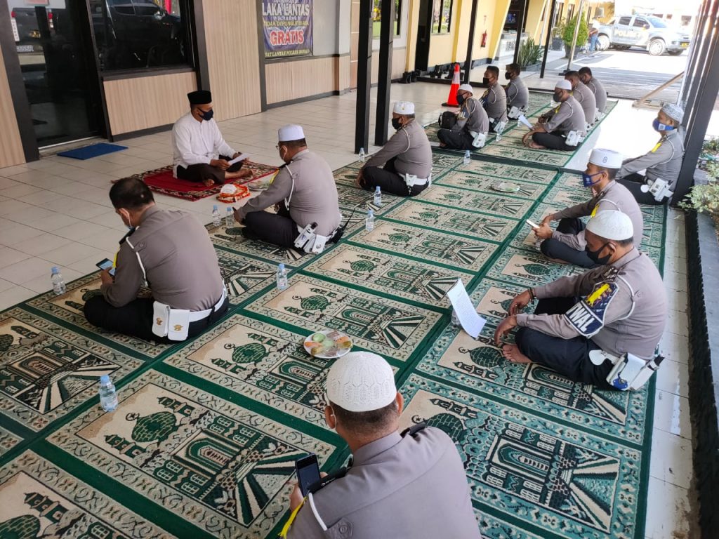 Terapkan Protokol Kesehatan, Polres Berau Gelar Dzikir dan Doa Bersama WhatsApp Image 2020 07 17 at 2.22.37 PM