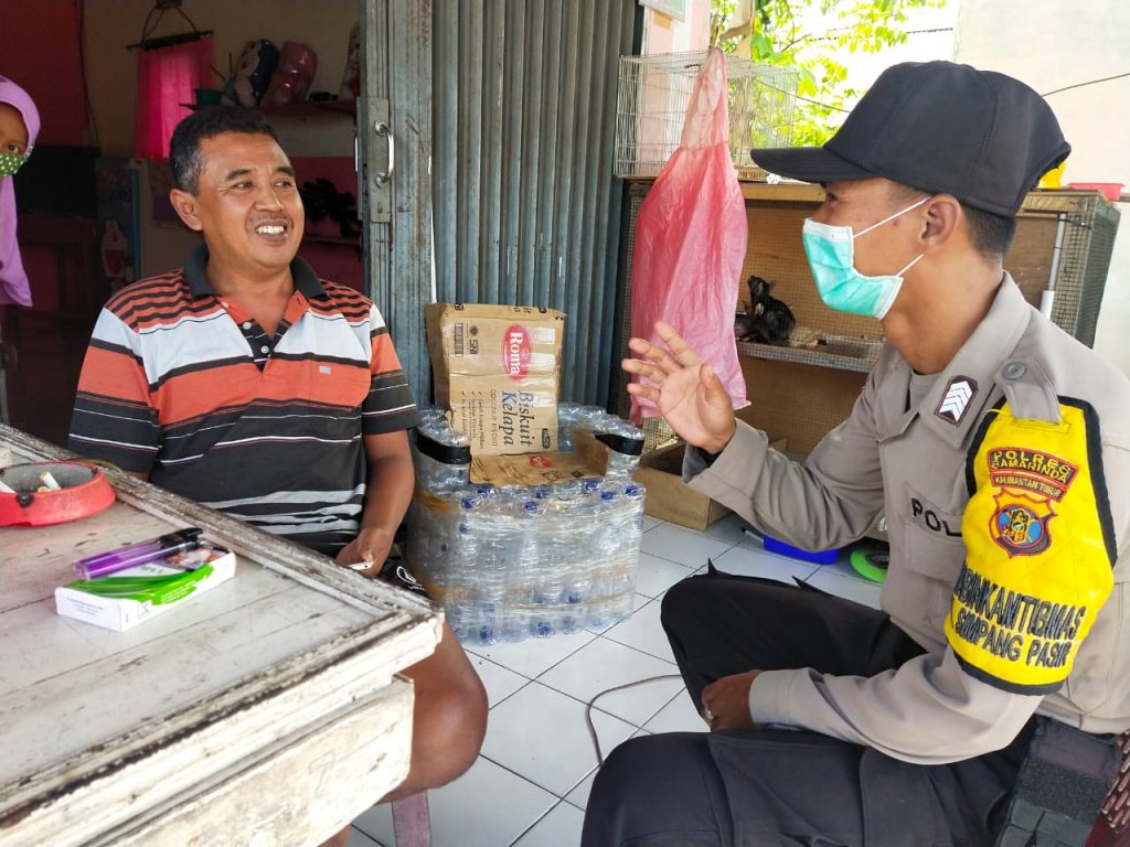 Ajak Warga Disiplin Protokol Kesehatan, Bhabinkamtibmas Polsek Palaran Sosialisasikan Adaptasi Kebiasaan Baru WhatsApp Image 2020 07 17 at 2.36.41 PM