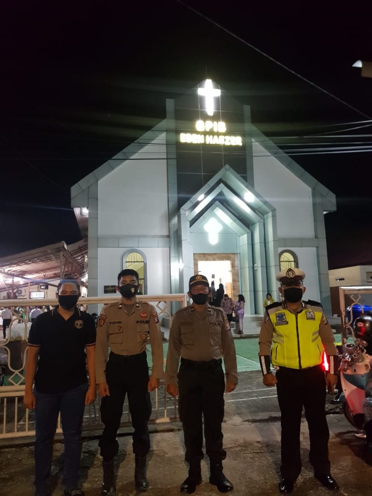 Pastikan Ibadah Minggu Lancar, Polres Paser Berikan Pengamanan di Gereja WhatsApp Image 2020 07 20 at 11.18.10