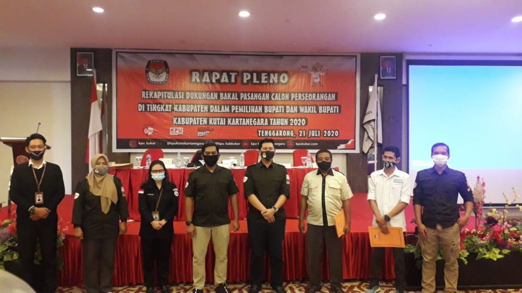 Beri Rasa Aman, Polres Kukar Kawal Rapat Pleno Rekapitulasi Paslon Perseorangan WhatsApp Image 2020 07 22 at 9.37.37 AM