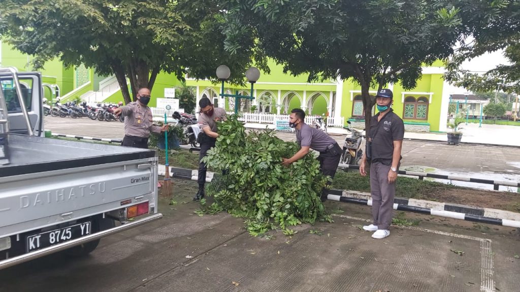 Sambut Hari Raya Idul Adha 1441 H, Polres Paser Gelar Bakti Sosial Di Tempat Ibadah WhatsApp Image 2020 07 24 at 10.31.06 AM