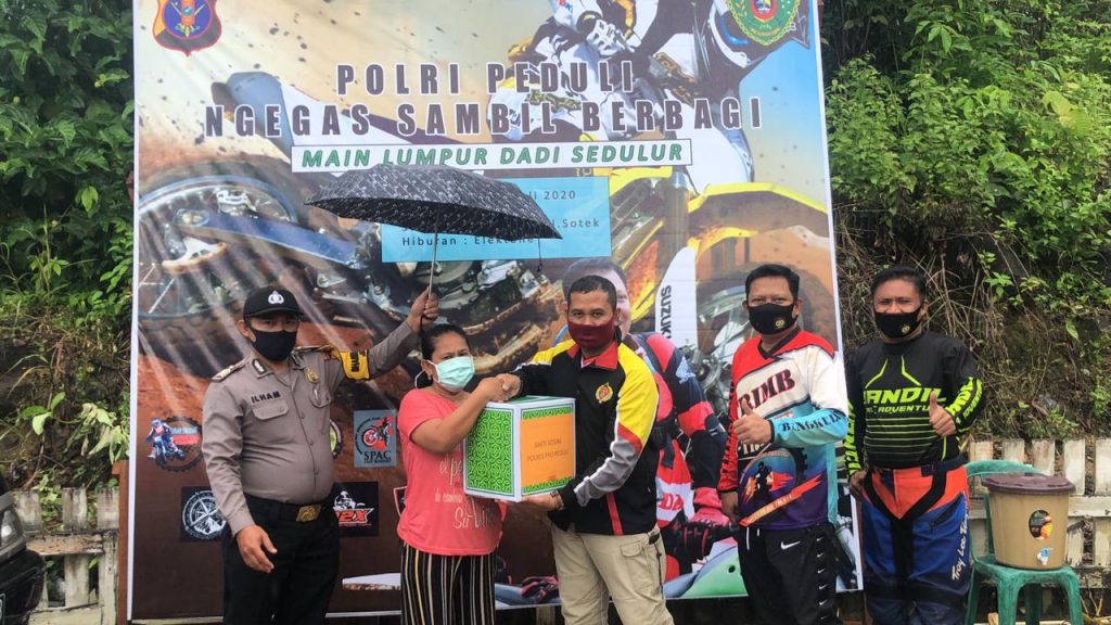 Polri Peduli, Kapolres Bersama Komunitas Trail Penajam Gelar Bakti Sosial 1 WhatsApp Image 2020 07 27 at 12.29.16 1