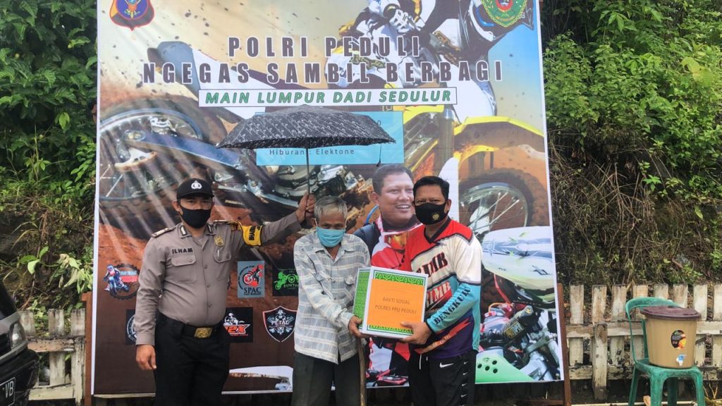 Polri Peduli, Kapolres Bersama Komunitas Trail Penajam Gelar Bakti Sosial WhatsApp Image 2020 07 27 at 12.29.16