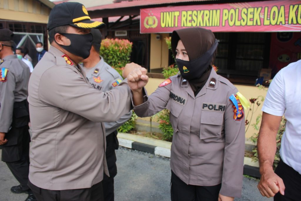 Pantau Situasi Kamtibmas, Kapolres Kukar Lakukan Kunjungan Kerja dan Baksos di Polsek Loa Janan Dan Polsek Loa Kulu WhatsApp Image 2020 07 30 at 8.46.21 AM