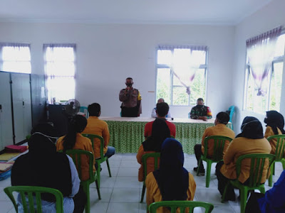 Antisipasi Penyebaran Covid-19, Bhabinkamtibmas di Samarinda Edukasi Mahasiswa Terkait Protokol Kesehatan 1