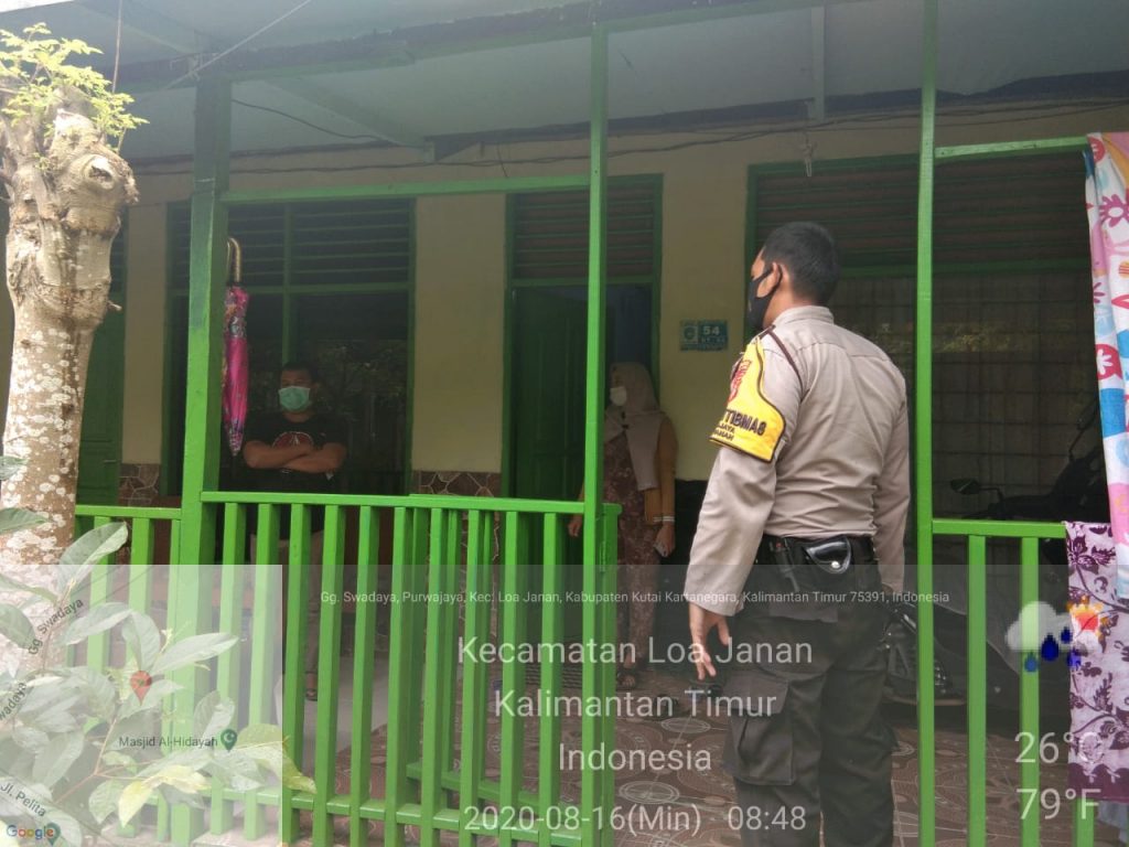 Bhabinkamtibmas Polsek Loa Janan Kawal Penjemputan Warga Terindikasi Covid-19 12 6