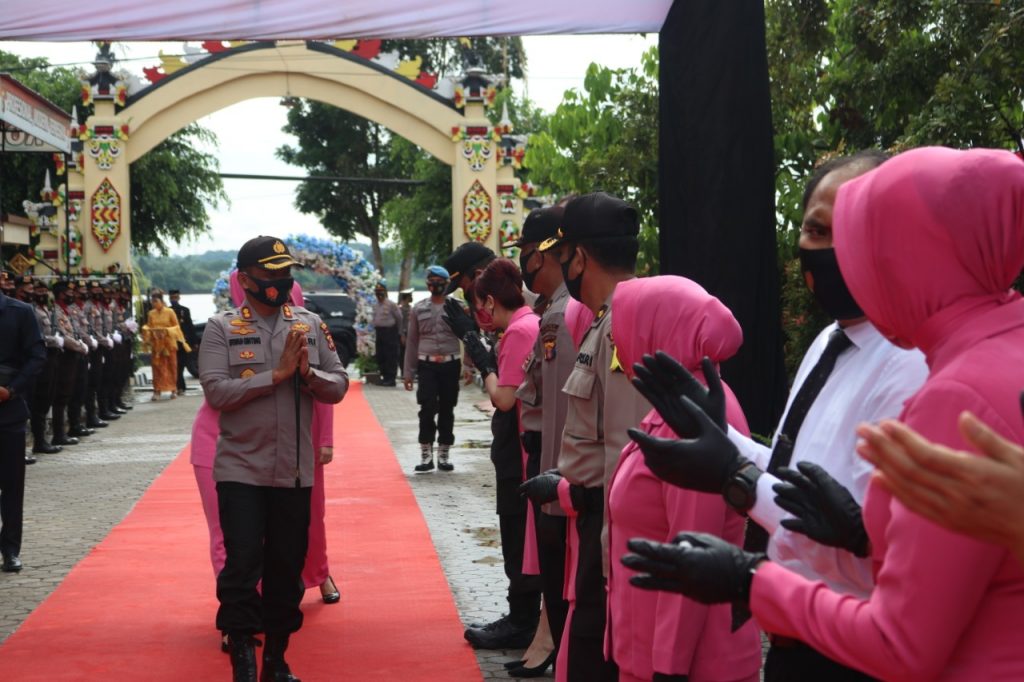 Tetap Mematuhi Protokol Kesehatan Covid-19, Polres Kukar Sambut Kedatangan Kapolres Baru 2 6