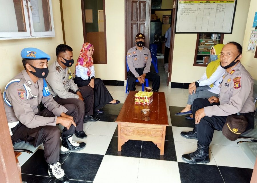 Erat Silahturahmi dan Kemitraan, Polsek Babulu Sambangi Kantor Desa Gunung Mulia 4