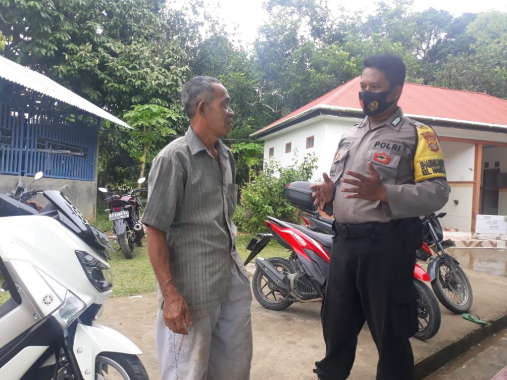 Laksanakan Sambang Secara Door To Door, Bhabinkamtibmas Polsek Palaran Beri Himbauan Terkait Protokol Kesehatan 5 1