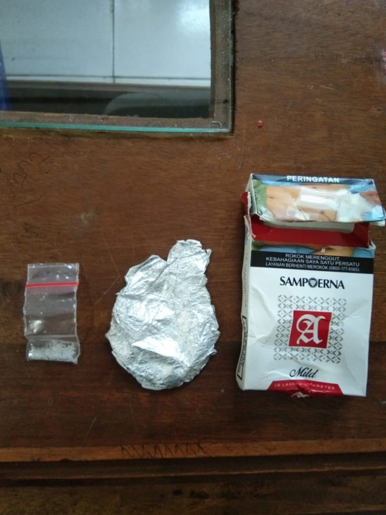 Polsek Loa Janan Berhasil Amankan Seorang Pria Pelaku Penyalahgunaan Narkotika Jenis Sabu 9 13