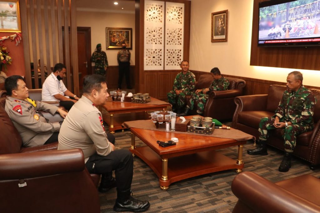 Bahas Pilkada 2020 dan Perkembangan Covid-19, Pangdam VI/Mulawarman Kunjungi Polda Kaltim 9 4