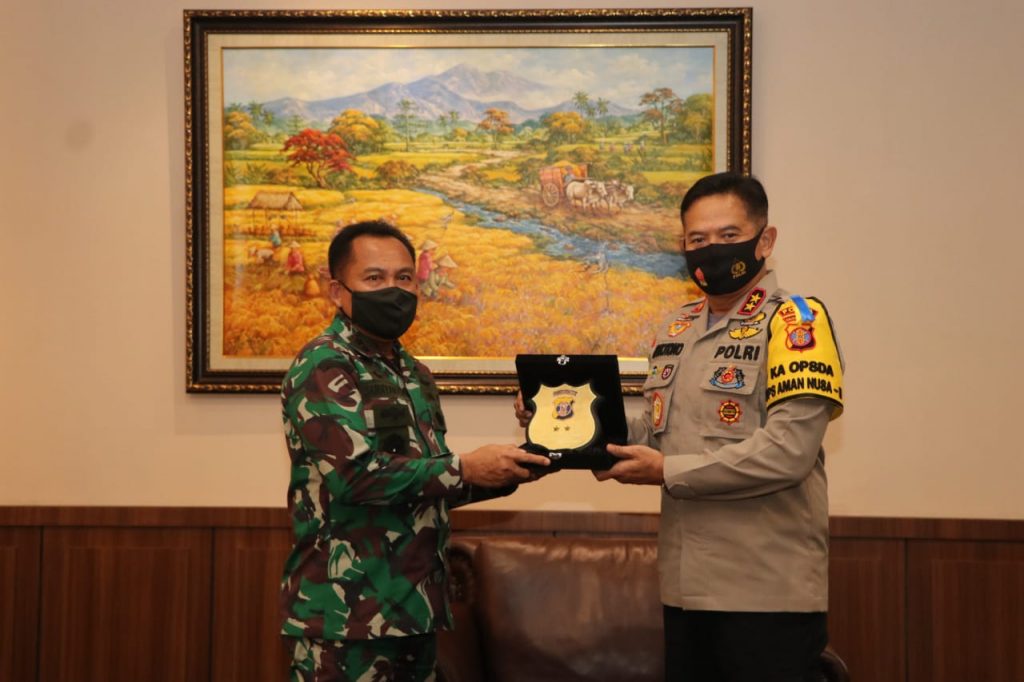 Pamitan Ke Polda Kaltim, Mayjen TNI Subiyanto Minta TNI-Polri Semakin Solid WhatsApp Image 2020 08 03 at 3.25.31 PM