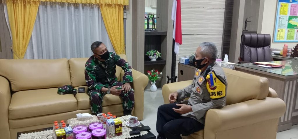 Perkuat Soliditas TNI-Polri, Kapolres Berau Jalin Silahturahmi Dengan Dandim 0902/TRD WhatsApp Image 2020 08 06 at 11.53.03 AM