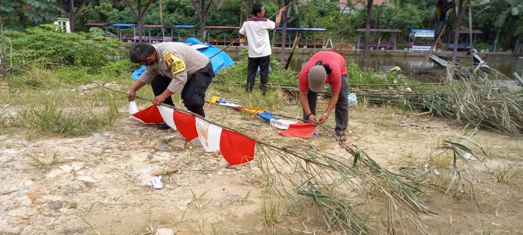 Jelang HUT RI, Bhabinkamtibmas di Samarinda Ajak Warga Binaannya Tumbuhkan Rasa Nasionalisme WhatsApp Image 2020 08 06 at 7.40.50 PM