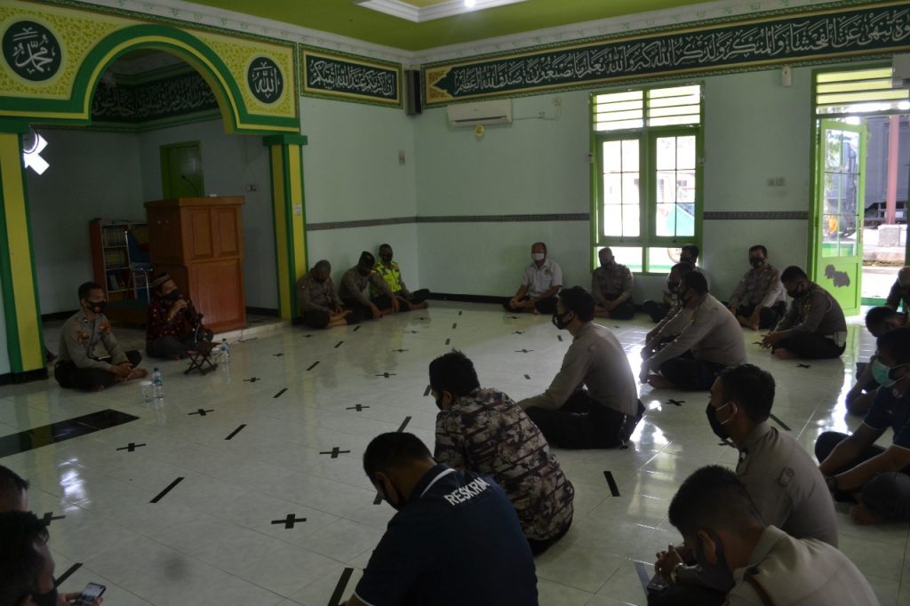 Tingkatkan Imtaq Personil, Polres Paser Laksanakan Binrohtal Dengan Protokol Kesehatan WhatsApp Image 2020 08 13 at 10.46.50 AM