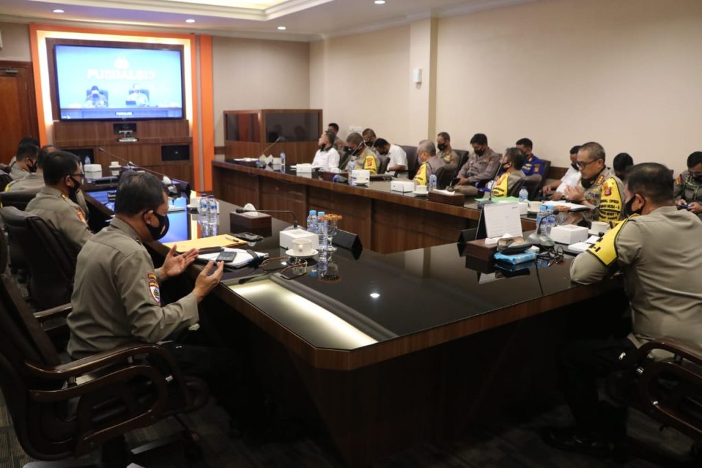 Bahas Penanganan Covid-19, Polda Kaltim Ikuti Vicon Dengan Menteri BUMN dan Wakapolri WhatsApp Image 2020 08 13 at 9.46.35 AM