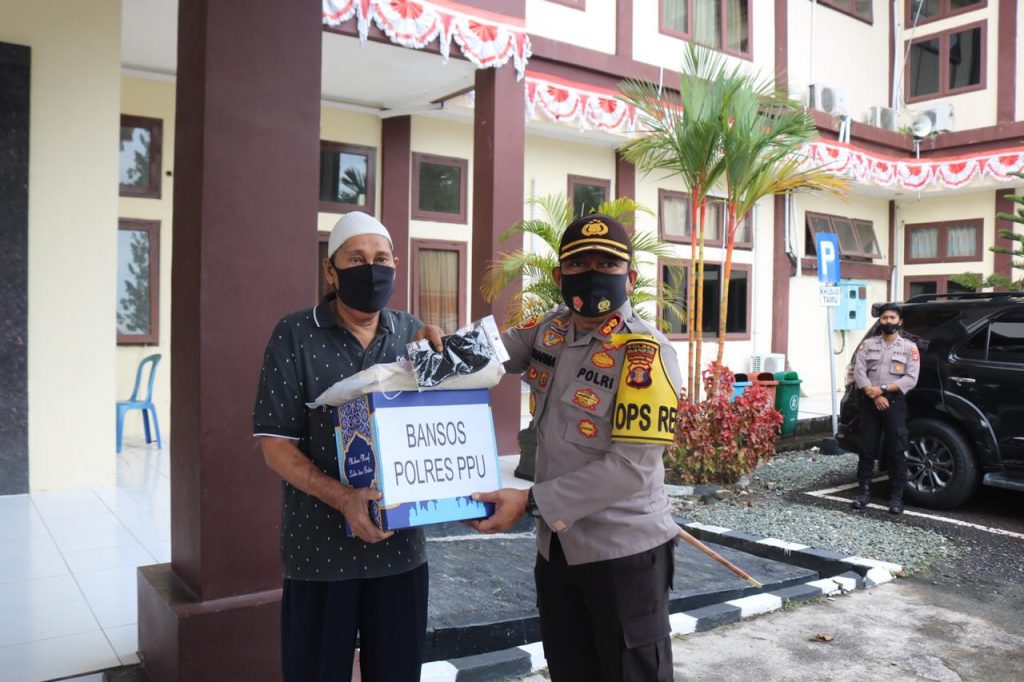 Semarak Hari Kemerdekaan RI ke-75, Polres PPU Gelar Bakti Sosial Serentak WhatsApp Image 2020 08 19 at 12.02.23 PM