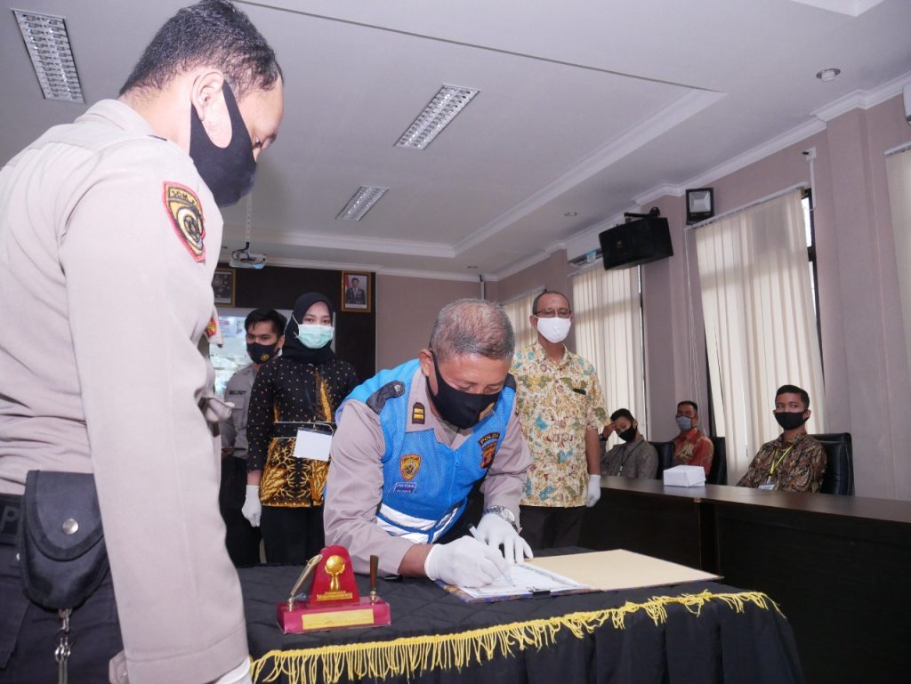 Polres Bontang Laksanakan Pengambilan Sumpah dan Penandatanganan Pakta Integritas Penerimaan Bintara Polri T.A. 2020 WhatsApp Image 2020 08 20 at 11.49.22 AM
