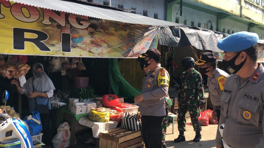 Tegakkan Disiplin Protokol Kesehatan, TNI-Polri di Penajam Laksanakan Patroli Gabungan WhatsApp Image 2020 08 20 at 11.53.55 AM