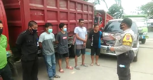 Polsek Loa Janan Laksanakan Pendisiplinan Protokol Kesehatan Kepada Masyarakat WhatsApp Image 2020 08 27 at 6.14.22 AM