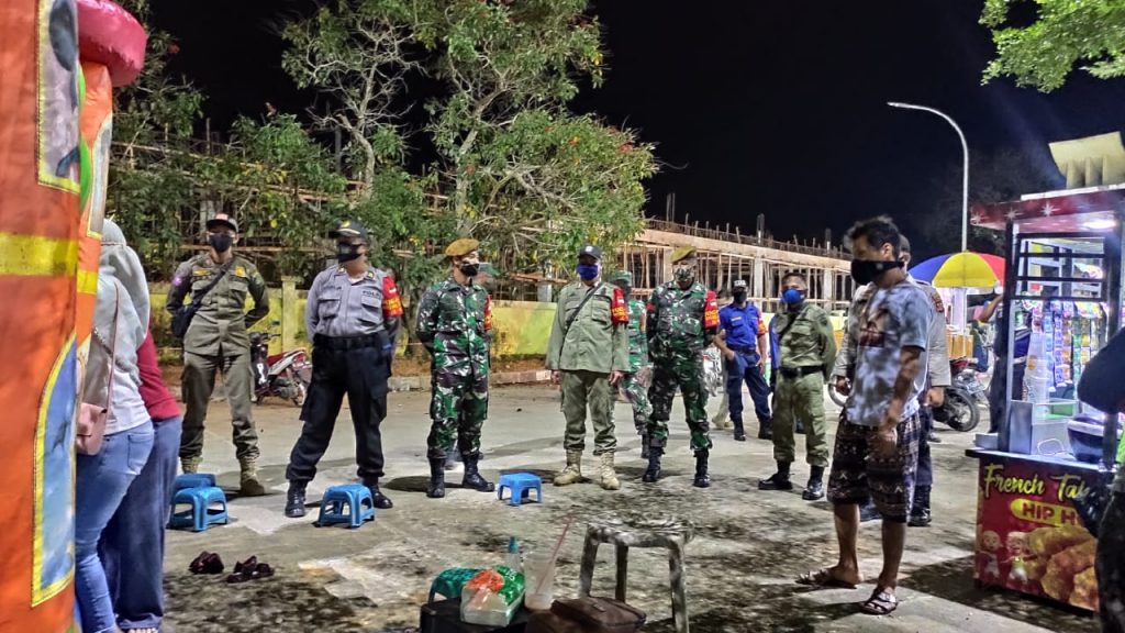 Laksanakan Operasi Yustisi, Polres Kukar Beri Himbauan Protokol Kesehatan kepada Masyarakat 1 10