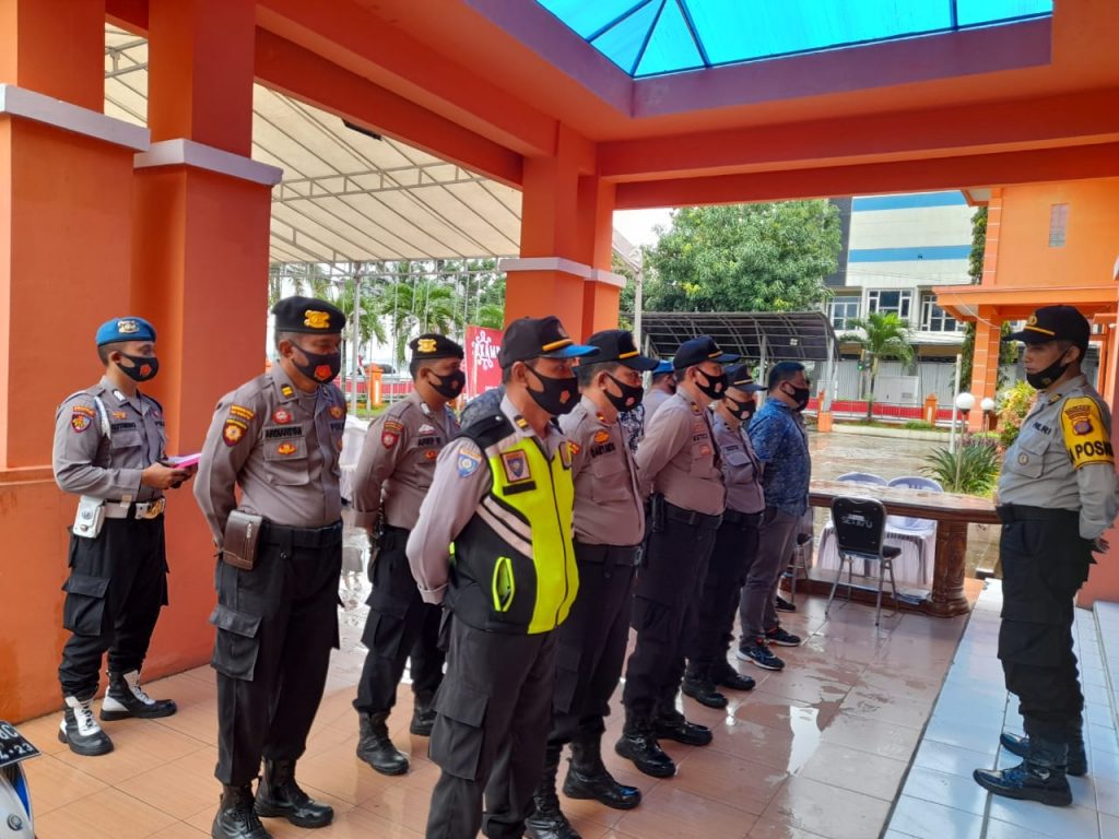 Polres Kukar Kerahkan Puluhan Personil, Dalam Pengamanan Perpanjangan Seleksi Calon Bupati dan Wakil Bupati 12 6