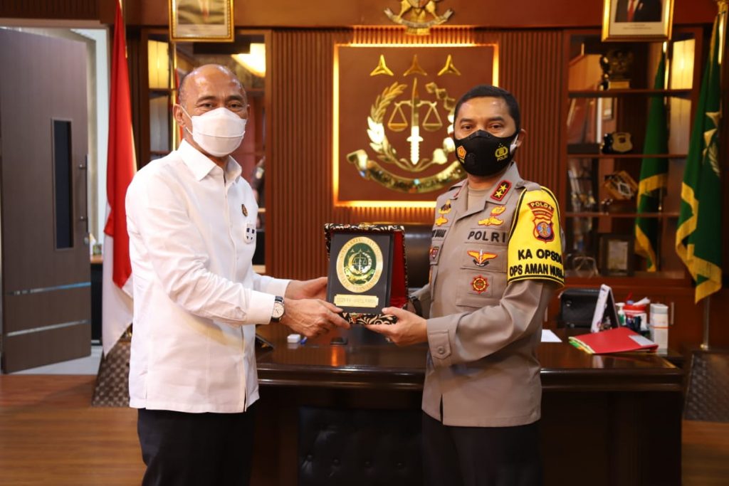 Tingkatkan Sinergi, Kapolda Silaturahmi Dengan Kajati Kaltim 14 5