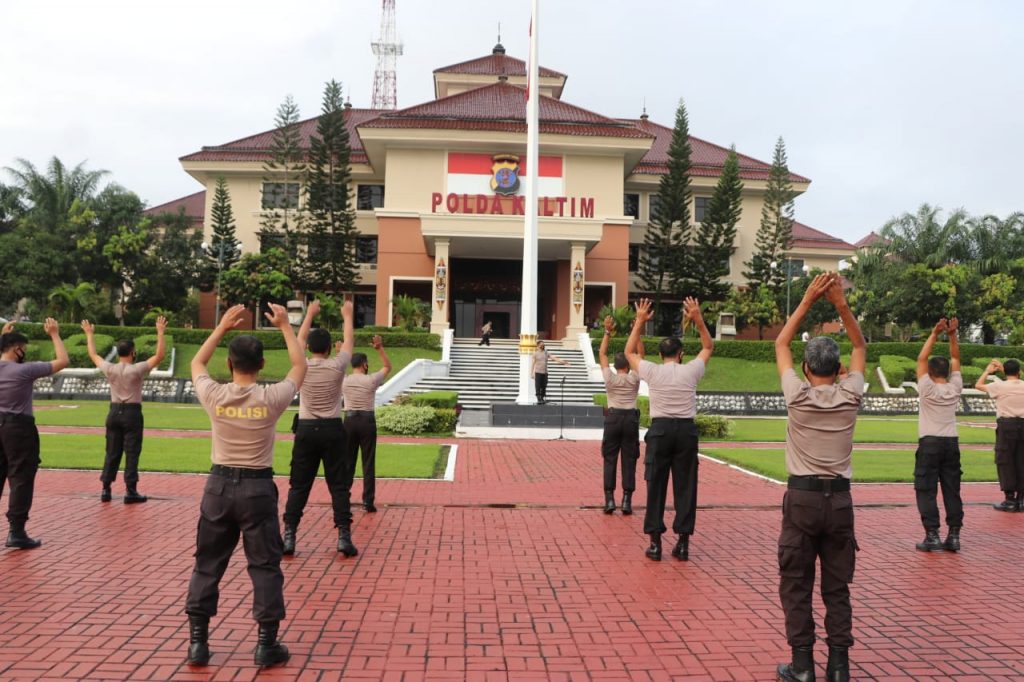 Jaga Kebugaran Tubuh Ditengah Pandemi Covid-19, Polda Kaltim Gelar Olahraga Bersama 16 3