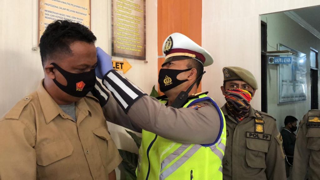 Bersama Kodim 0908/BTG dan Satpol PP, Polres Bontang Gelar Pendisiplinan Penggunaan Masker di Kantor Pemerintah 18 1