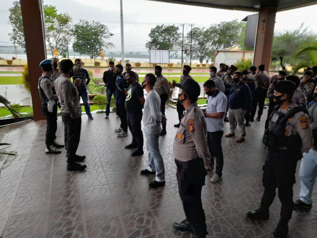 Polres Kukar Kerahkan Puluhan Personil, Guna Amankan Proses Kampanye Paslon Pilkada 2020 2 12
