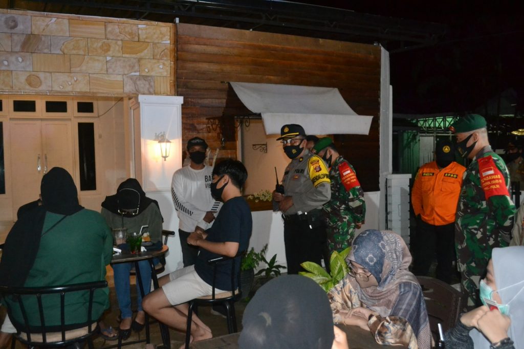 Polres Paser Rutin Gelar Patroli Gabungan Guna Cegah Penyebaran Covid-19 2 3