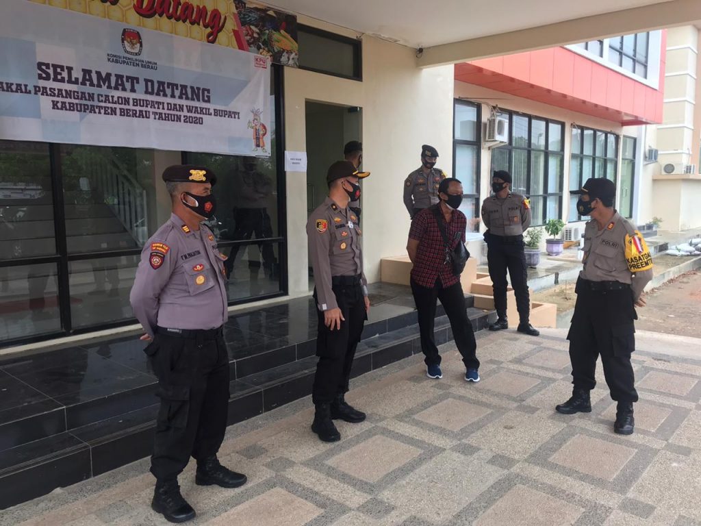 Pastikan Situasi Kondusif, Polres Berau Gelar Pengamanan Rapat Pleno Penetapan Paslon Bupati dan Wakil Bupati 4 12