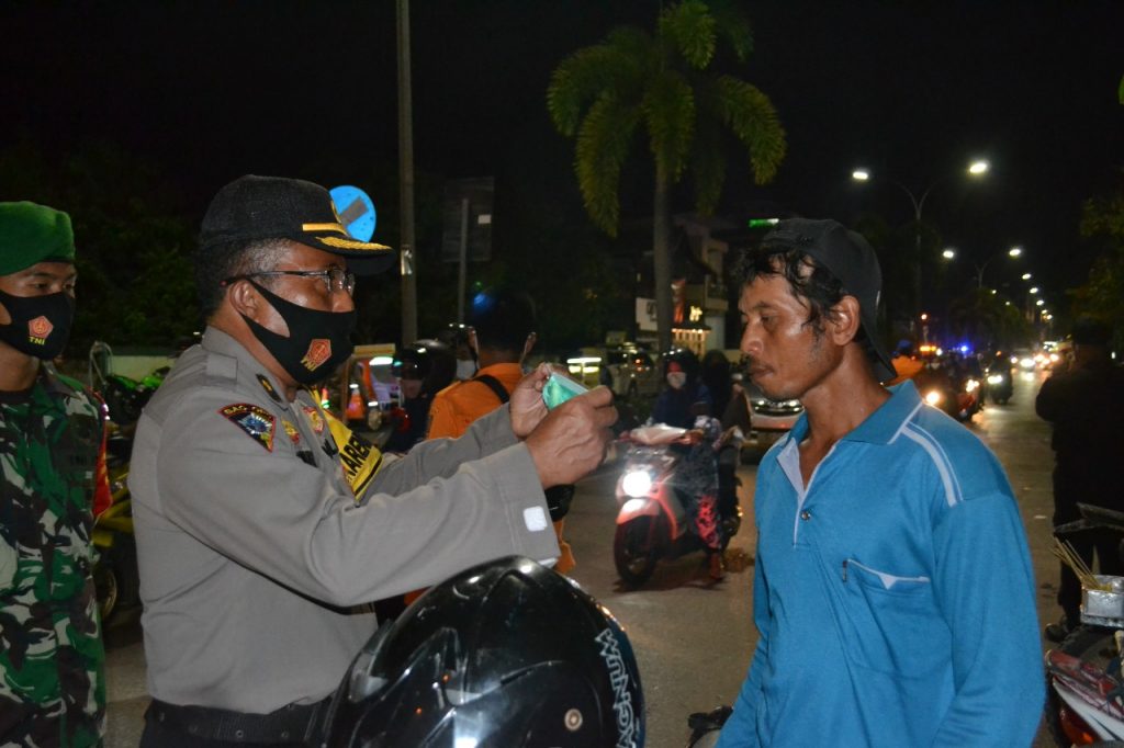 Cegah Penyebaran Covid-19, Polres Paser Gelar Patroli Gabungan 5 13