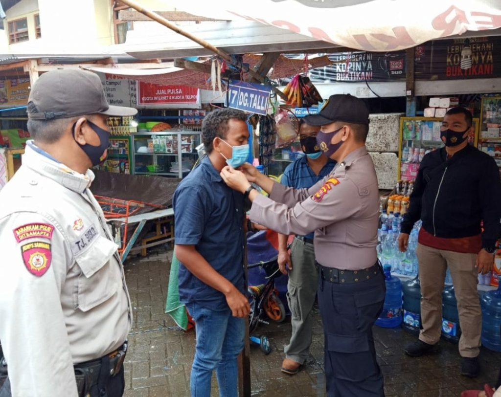 Polsek Kawasan Pelabuhan Samarinda Menggelar Giat Operasi Yustisi Pendisiplinan Protokol Kesehatan kepada Warga 6 10