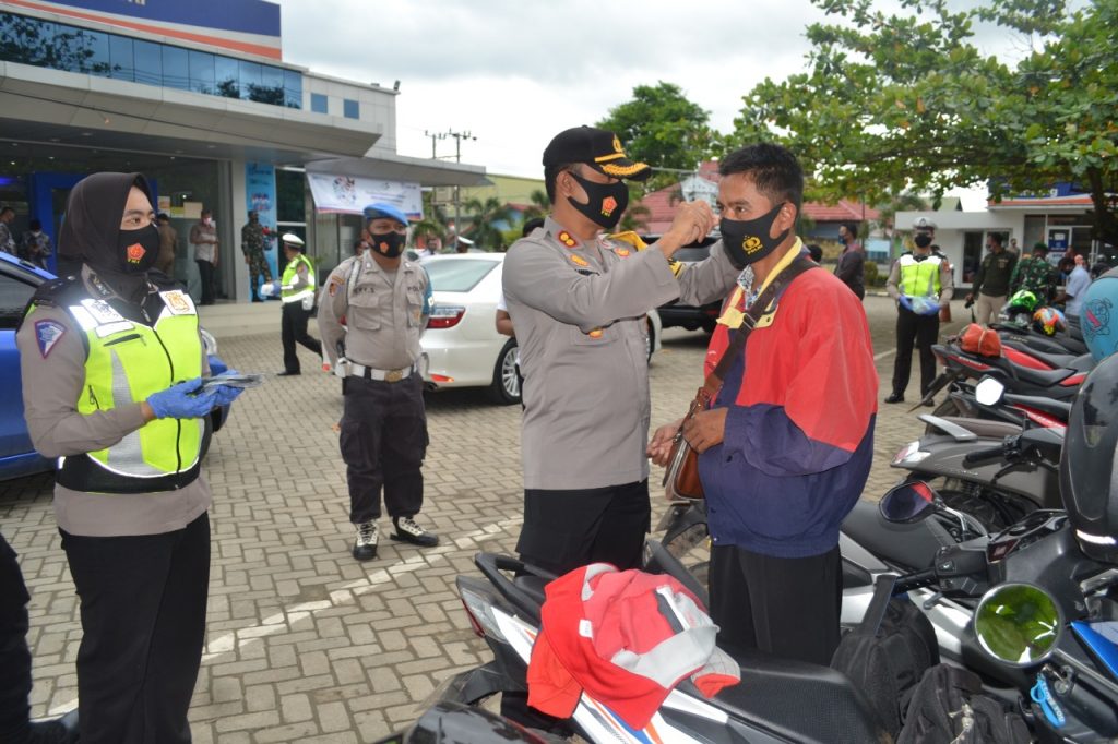 Cegah Covid-19, Polres Paser Ikut Serta Dalam Operasi Yustisi Pengunaan Masker Serentak dan Pilkada Tahun 2020 6 5