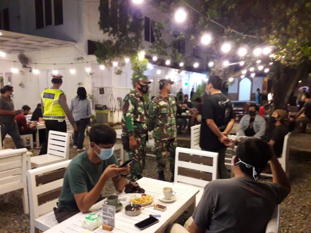 Cegah Penyebaran Covid-19, Polres Kutim Bersama TNI Gelar Operasi Yustisi 7 10
