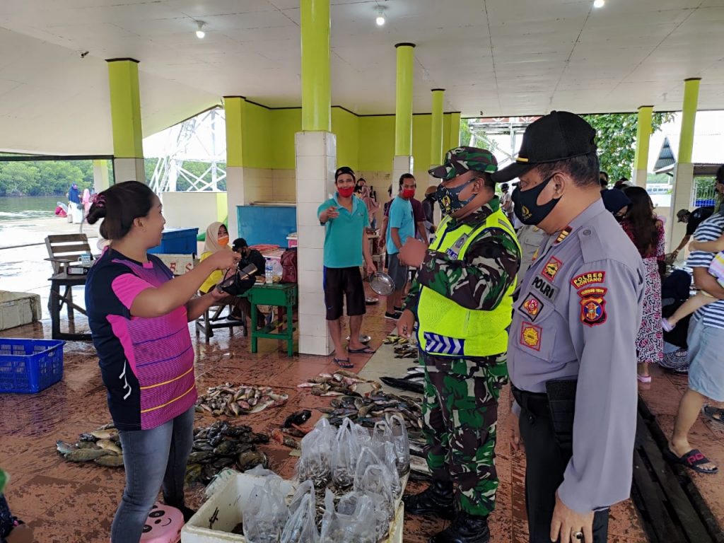 Polres Bontang dan Kodim 0908/BTG Terus Bersinergi Dalam Pendisiplinan Protokol Kesehatan 8