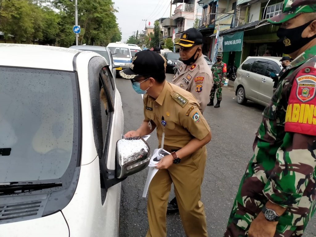 Polresta Balikpapan Sampaikan Himbauan Protokol Kesehatan Lewat Patroli Dialogis WhatsApp Image 2020 09 01 at 12.43.44