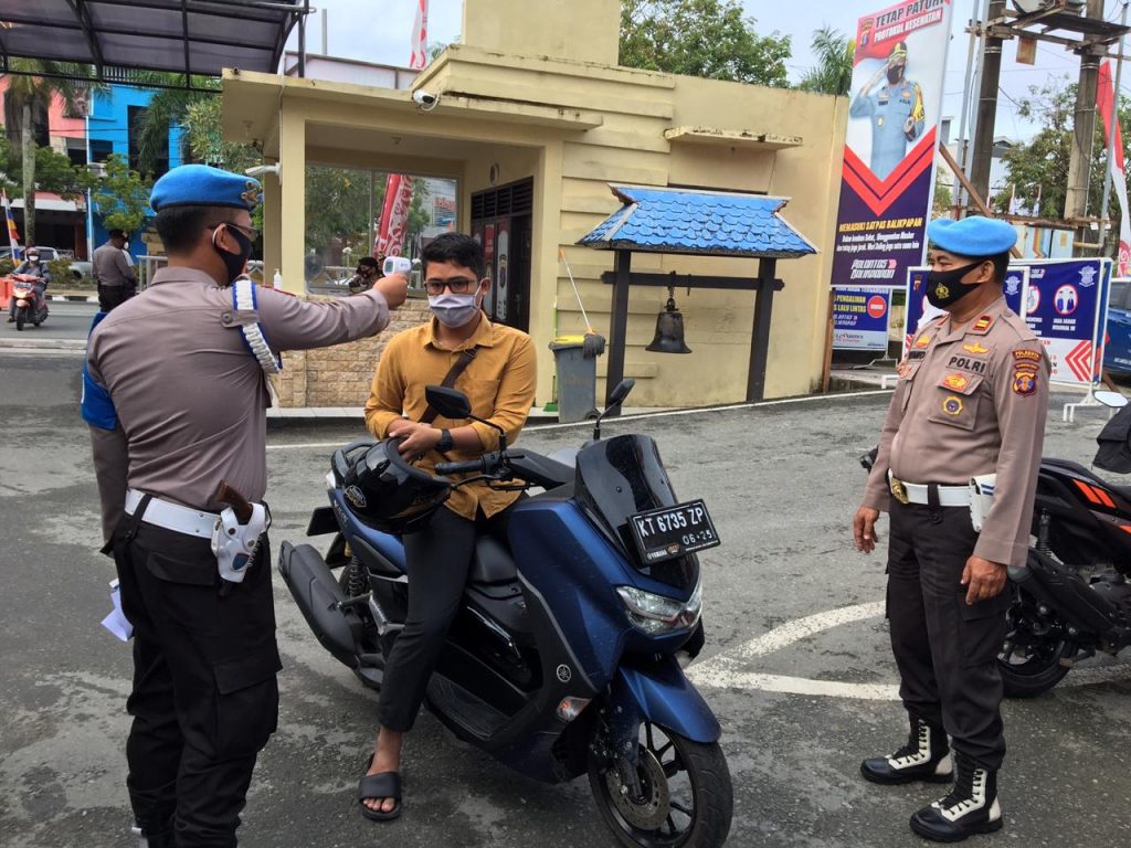 Polresta Balikpapan Tingkatkan Pendisiplinan Protokol Kesehatan di Area Pelayanan WhatsApp Image 2020 09 01 at 12.46.25