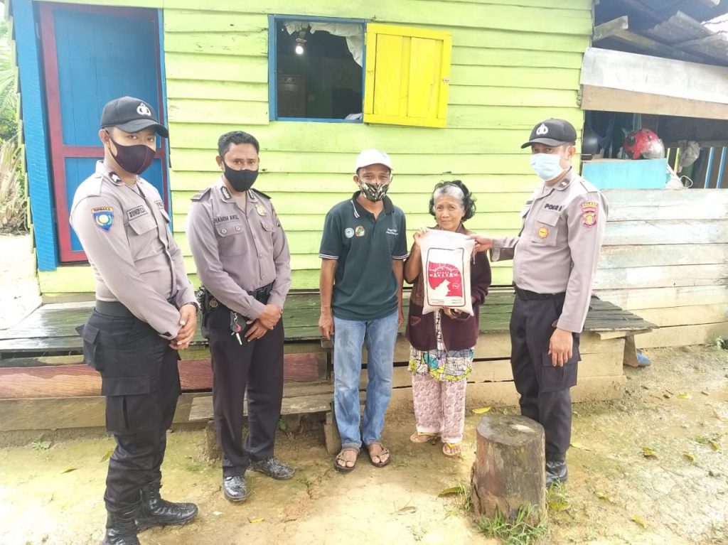 Peduli Dampak Covid-19, Polres PPU Kembali Bagikan Beras Kepada Warga Kurang Mampu WhatsApp Image 2020 09 05 at 10.51.17 AM