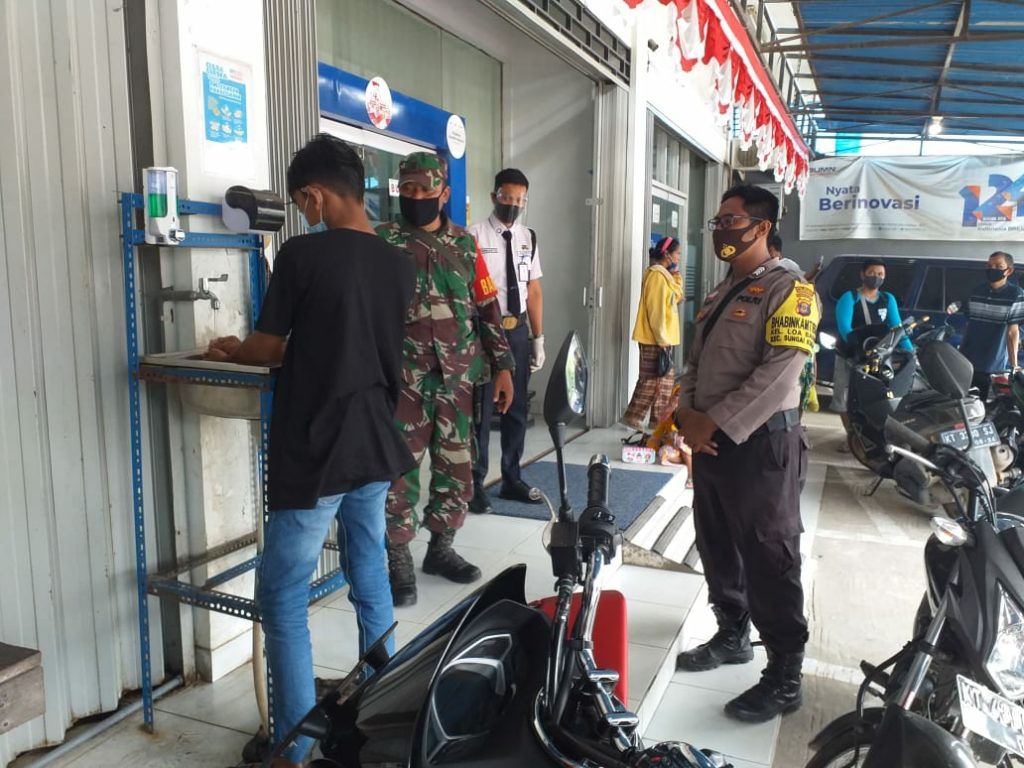 Pantau Protokol Kesehatan, Polsek Sungai Kunjang Sosialisasikan 3M WhatsApp Image 2020 09 09 at 14.16.11