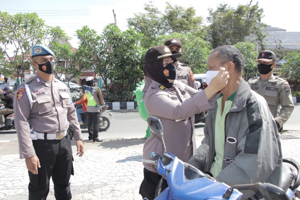Upaya Polresta Samarinda Disiplinkan Penggunaan Masker di Operasi Yustisi WhatsApp Image 2020 09 16 at 12.31.46