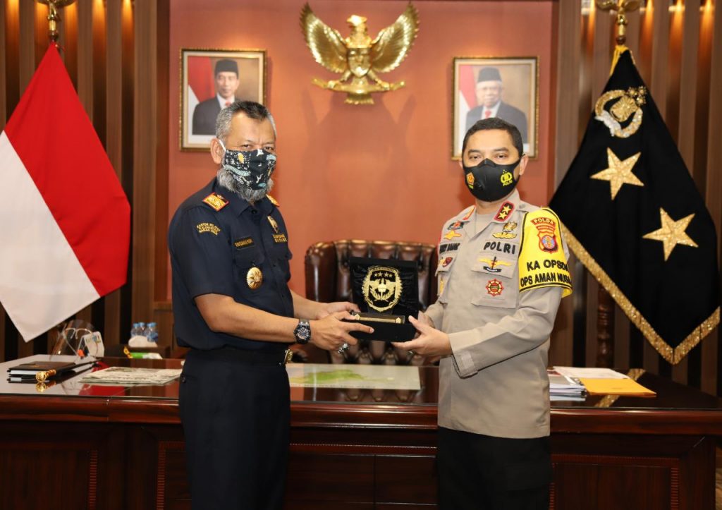 Perkuat Sinergitas, Kapolda Kaltim Sambut Hangat Kunjungan Dirjen Bea dan Cukai WhatsApp Image 2020 09 16 at 15.48.45